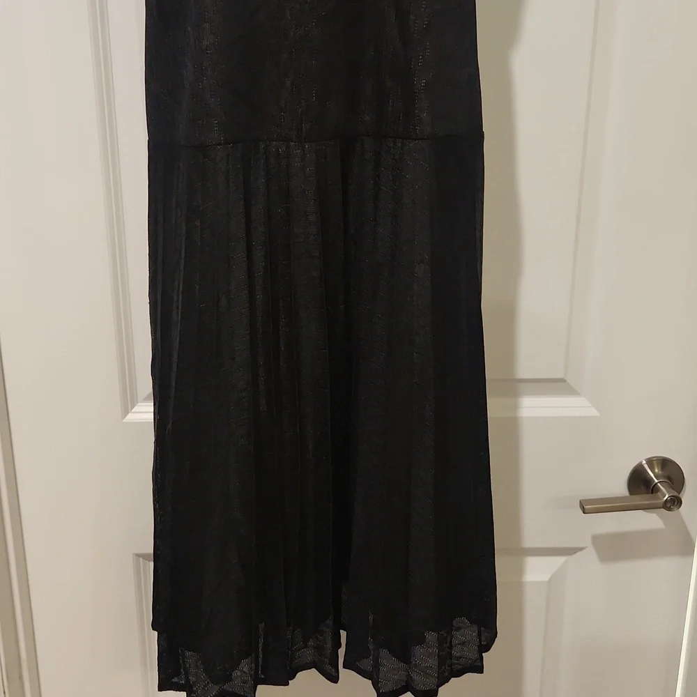 Chic Vintage McCarthy United Kingdom Black Midi Dress with Strappy Design - Picture 3 of 12